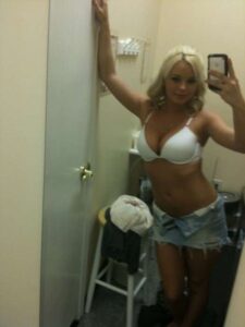 Read more about the article Noche Torride en Mi Yate Privado: Dos Amantes Convertidos en Placer Prohibido