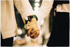 Read more about the article Encuentro prohibido en el ascensor privado del hotel de lujo
